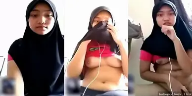Aisyah ABG Hijab Merah VCS Ngentot Dildo Sampai Squirt