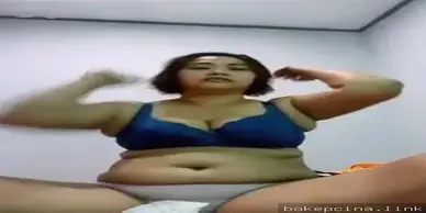 Camshow Cewek BH Biru Ngocok Memek Sambil Bilang "Gw Mau Tidur Nih"